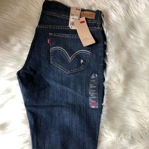 Women Levi 524 bootcut skinny Jeans